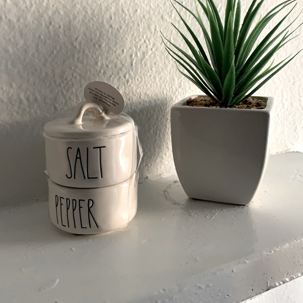 NWT’s Rae Dunn Salt & Pepper Holder